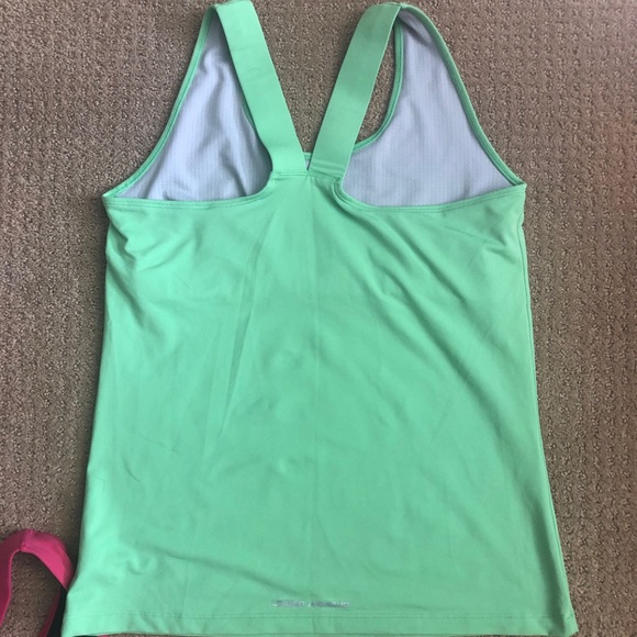 Two Under Armour heat gear tanks, both size L - Picture 3 of 7